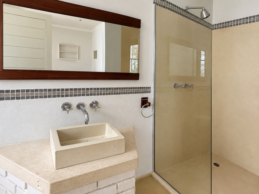 5 Bedroom Property for Sale in North Oaks Western Cape